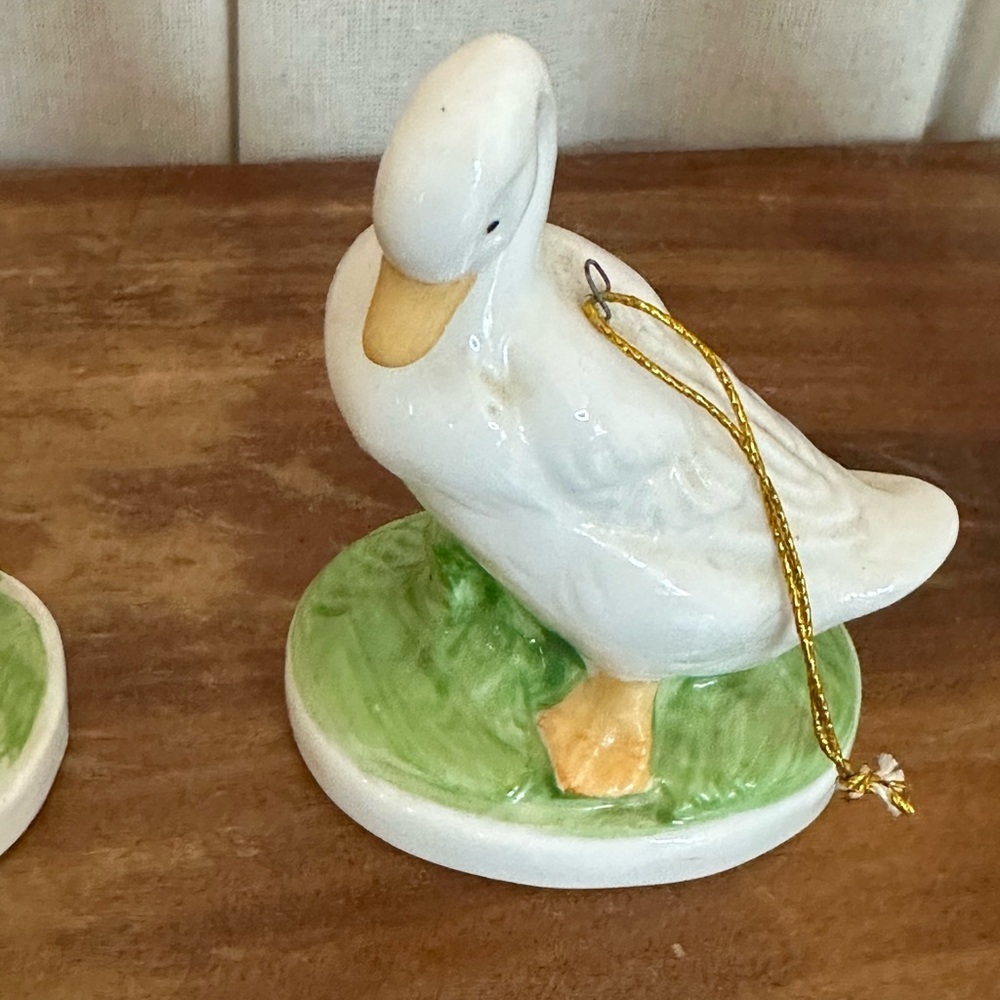 Charming White Ceramic Duck Figurines - Picture 4 of 7